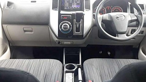 Jual Mobil Daihatsu Luxio X 2017
