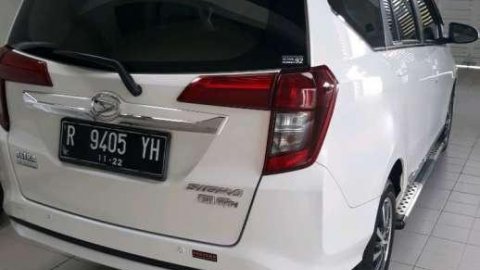 Jual Mobil Daihatsu Sigra R 2017