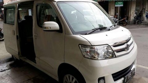 Jual Mobil Daihatsu Luxio X 2012