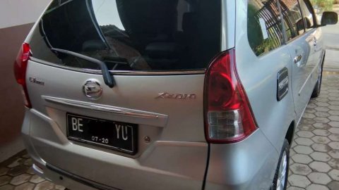 Jual mobil Daihatsu Xenia R 2015 terbaik di Lampung