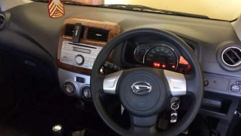 Mobil Daihatsu Ayla X 2015 dijual, Jawa Timur
