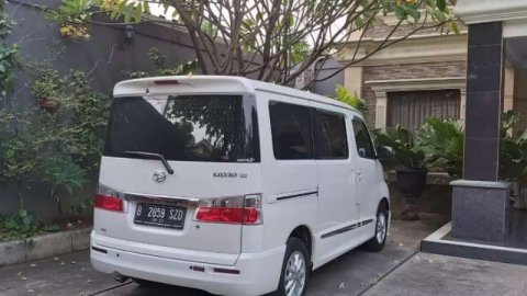 Jual cepat mobil Daihatsu Luxio X 2017 di Banten