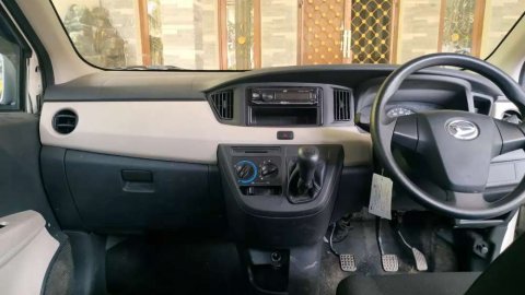 Jual mobil bekas murah Daihatsu Sigra D 2018 di Jawa Timur