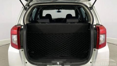 2018 Daihatsu Sigra R Deluxe MPV